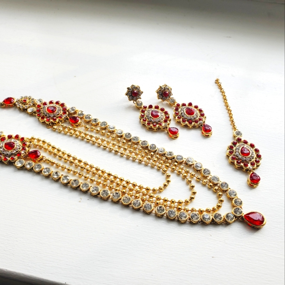 Red and White Crystal 4pcs Set